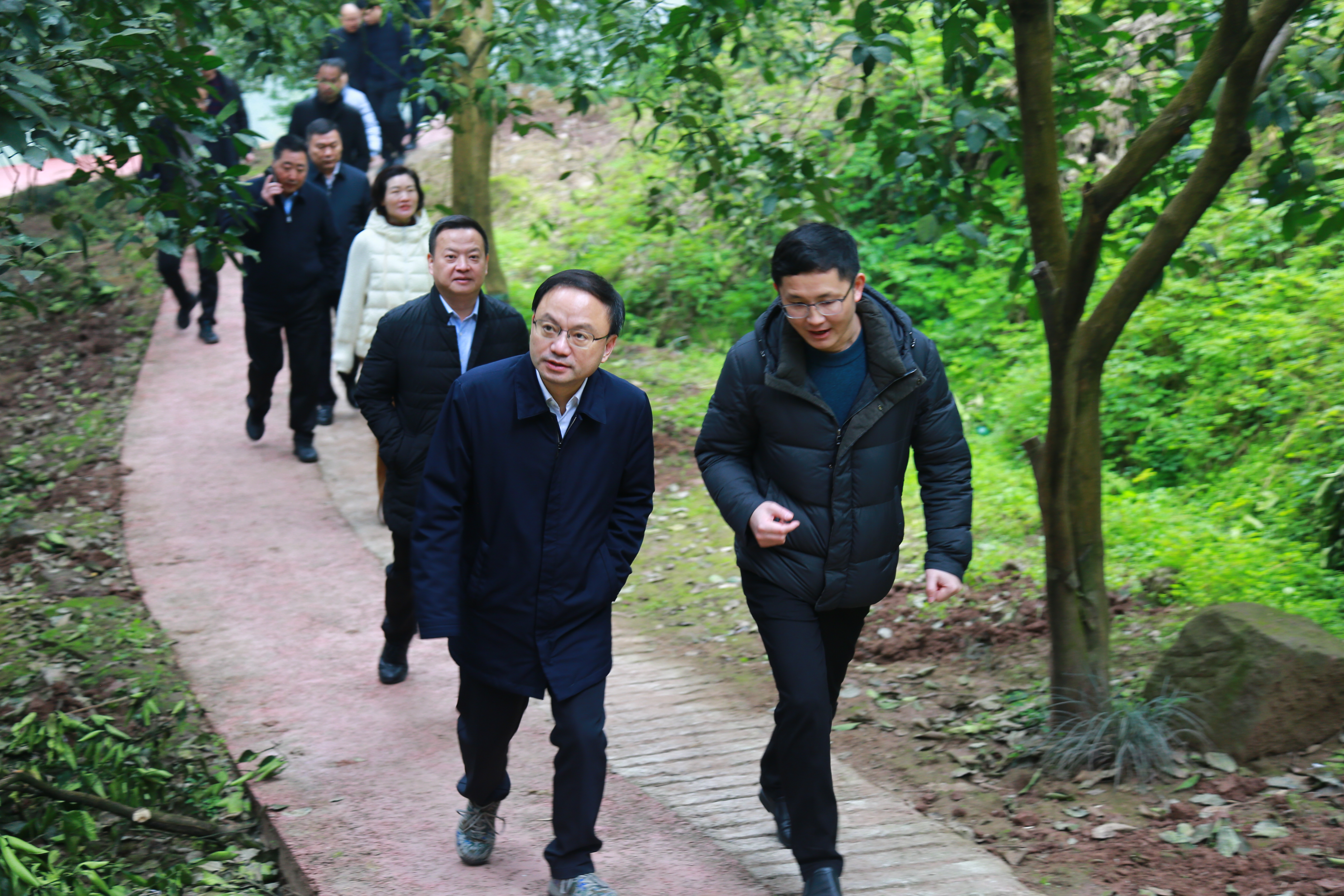 主任陪同戴明区长到邻封镇检查龙溪河水质情况_重庆市长寿区人民政府